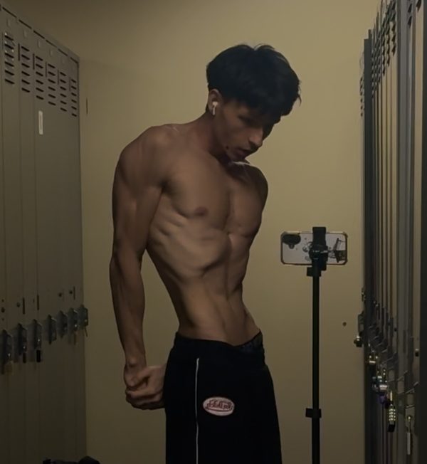 Swanny after — ~10% body fat, the V-taper